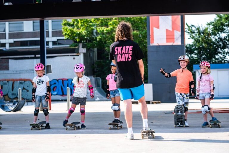 VECHTCLUB - Skateboardleraar-les-buiten-skate-days