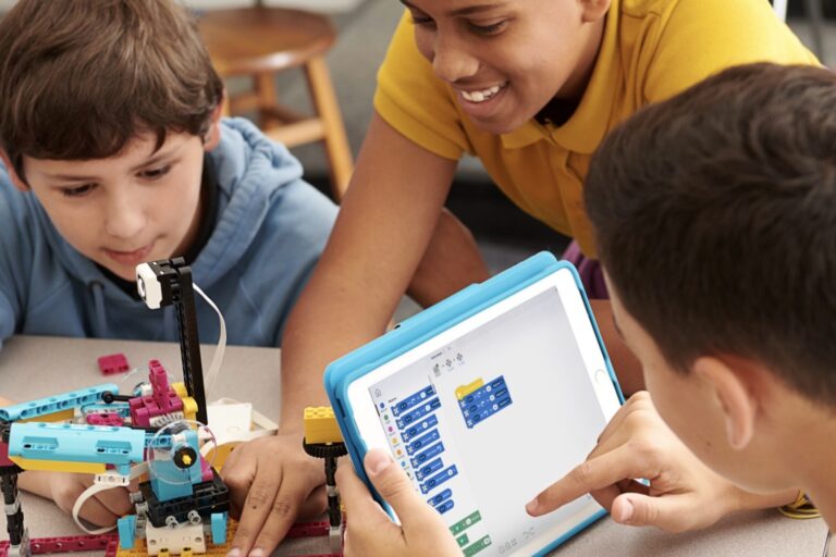 VECHTCLUB - Bricks & robots